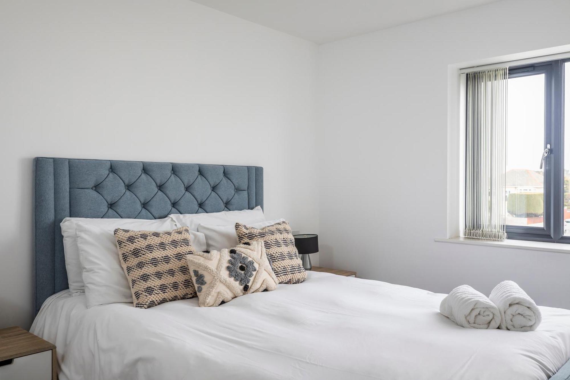 Apartment Luxury 3 Bed Apartment- Large Balcony With Seaviews *