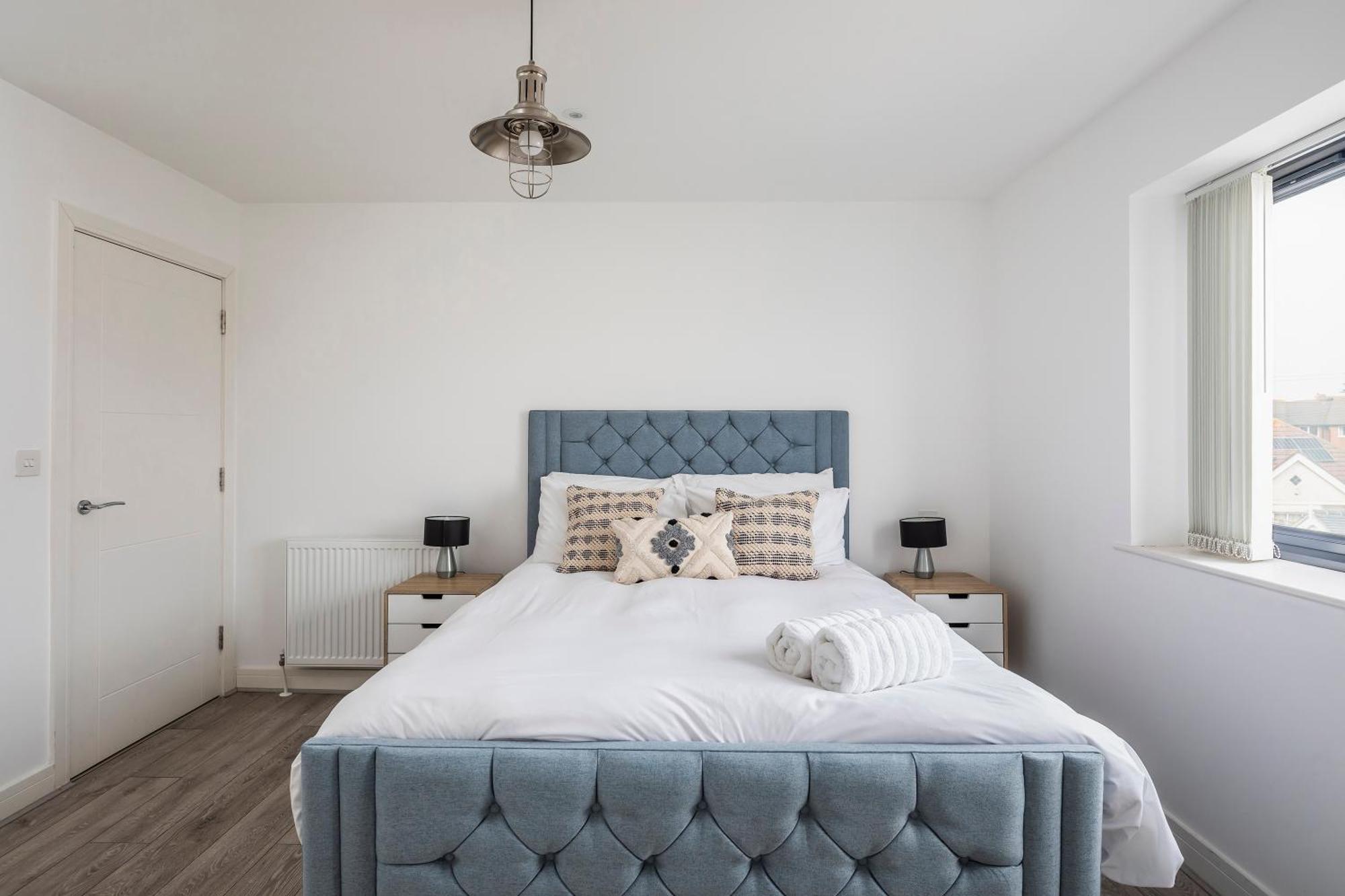 Luxury 3 Bed Apartment- Large Balcony With Seaviews * Bournemouth