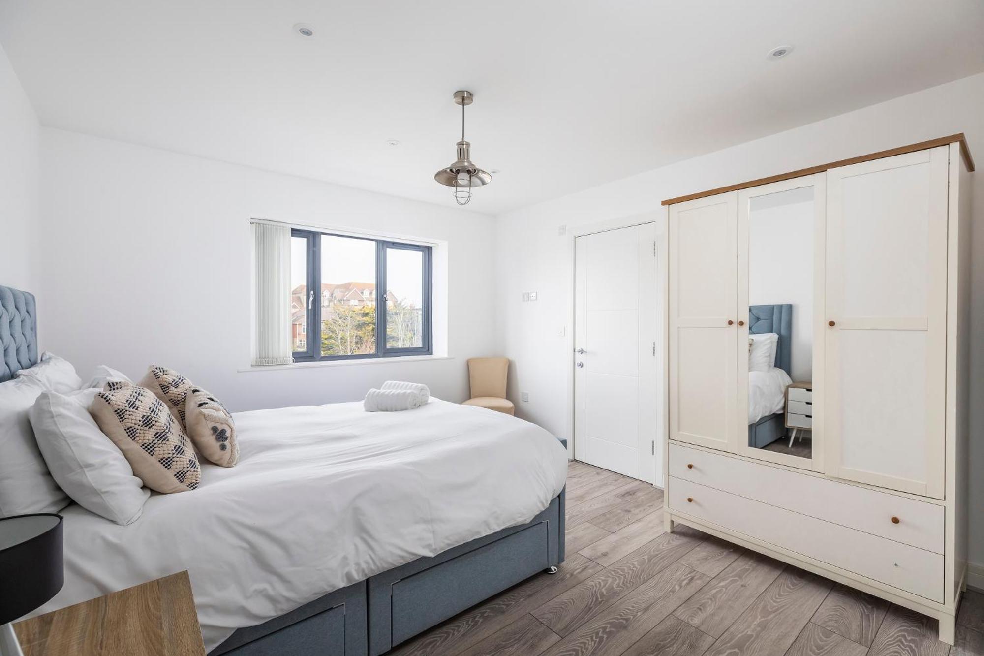 Luxury 3 Bed Apartment- Large Balcony With Seaviews Bournemouth