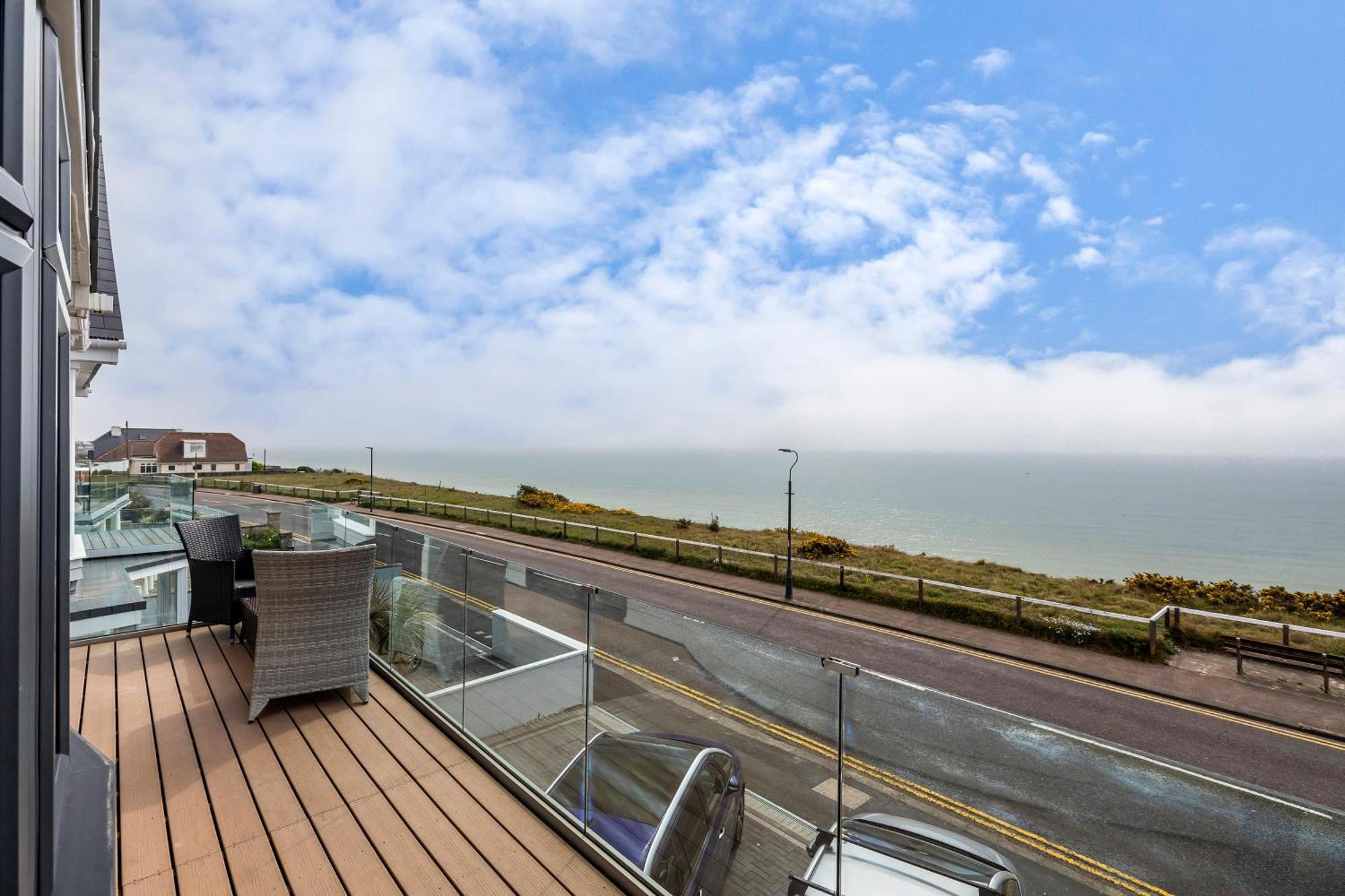 Luxury 3 Bed Apartment- Large Balcony With Seaviews Apartment