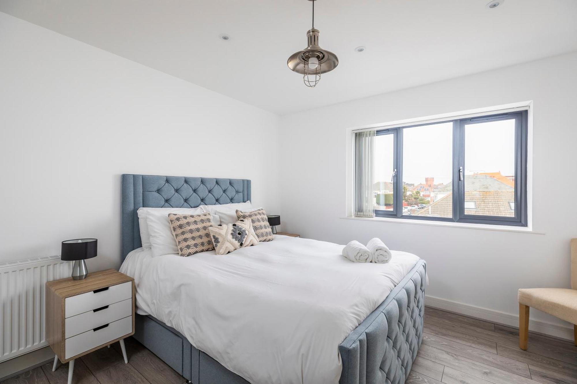 Luxury 3 Bed Apartment- Large Balcony With Seaviews * Bournemouth