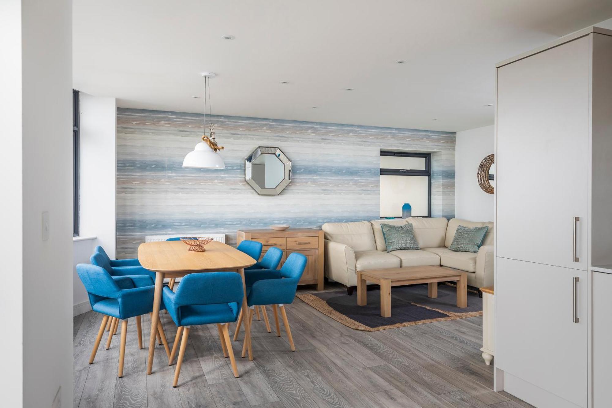 Luxury 3 Bed Apartment- Large Balcony With Seaviews