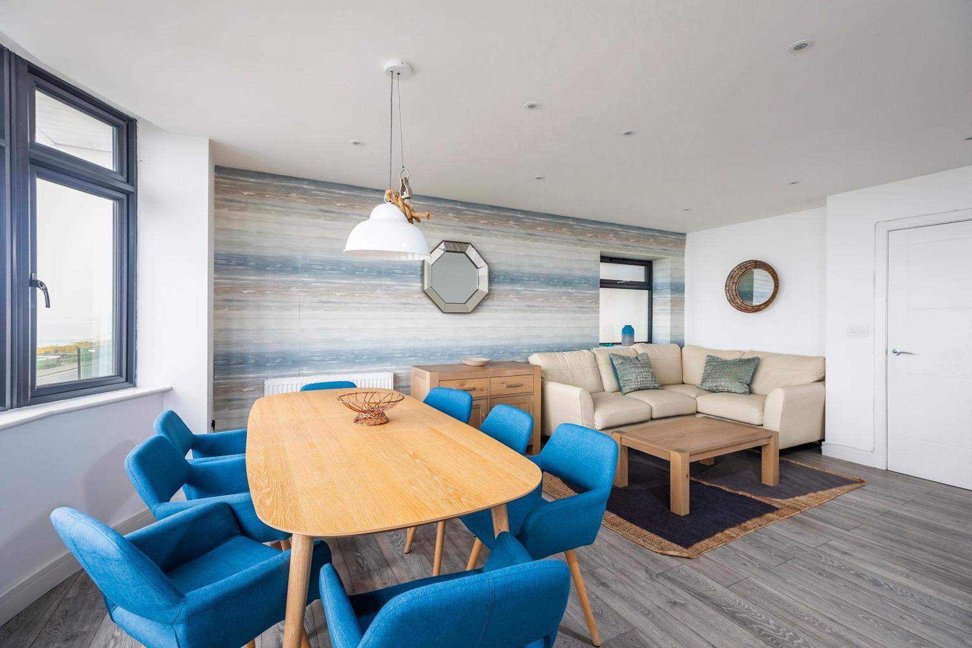 Luxury 3 Bed Apartment- Large Balcony With Seaviews Apartment *