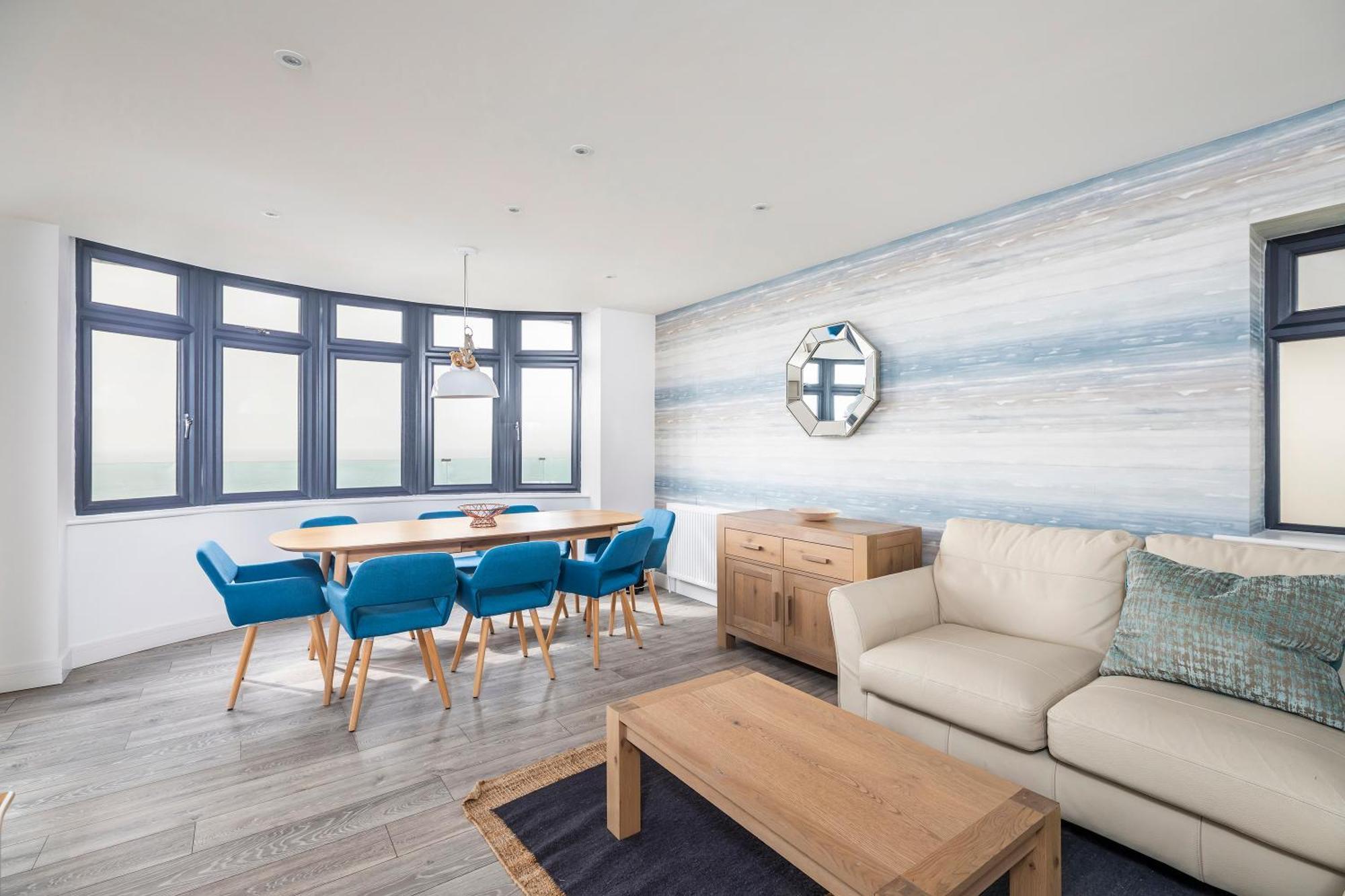 Luxury 3 Bed Apartment- Large Balcony With Seaviews Apartment