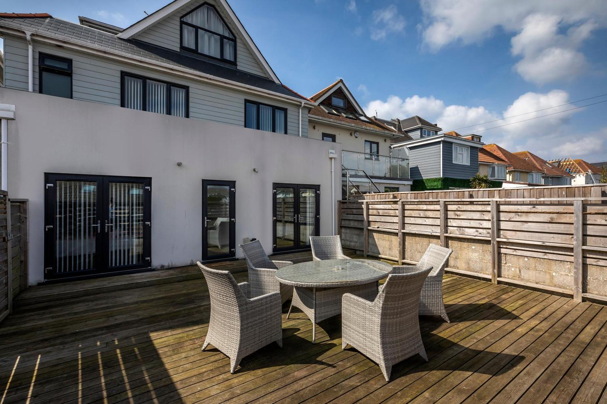 Luxury 3 Bed Apartment- Large Balcony With Seaviews Apartment Bournemouth