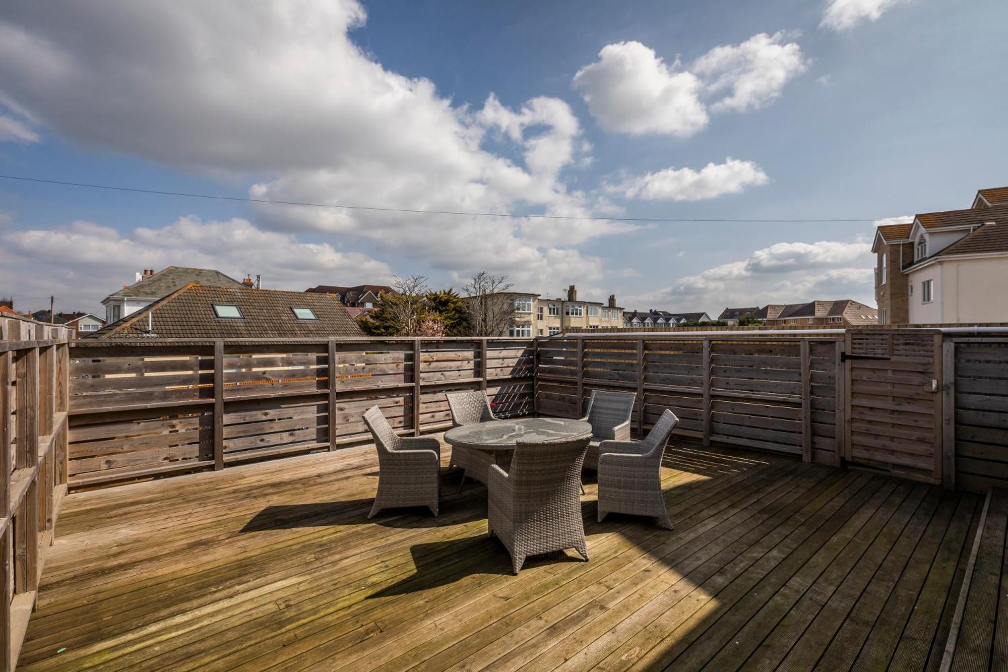 Luxury 3 Bed Apartment- Large Balcony With Seaviews Apartment
