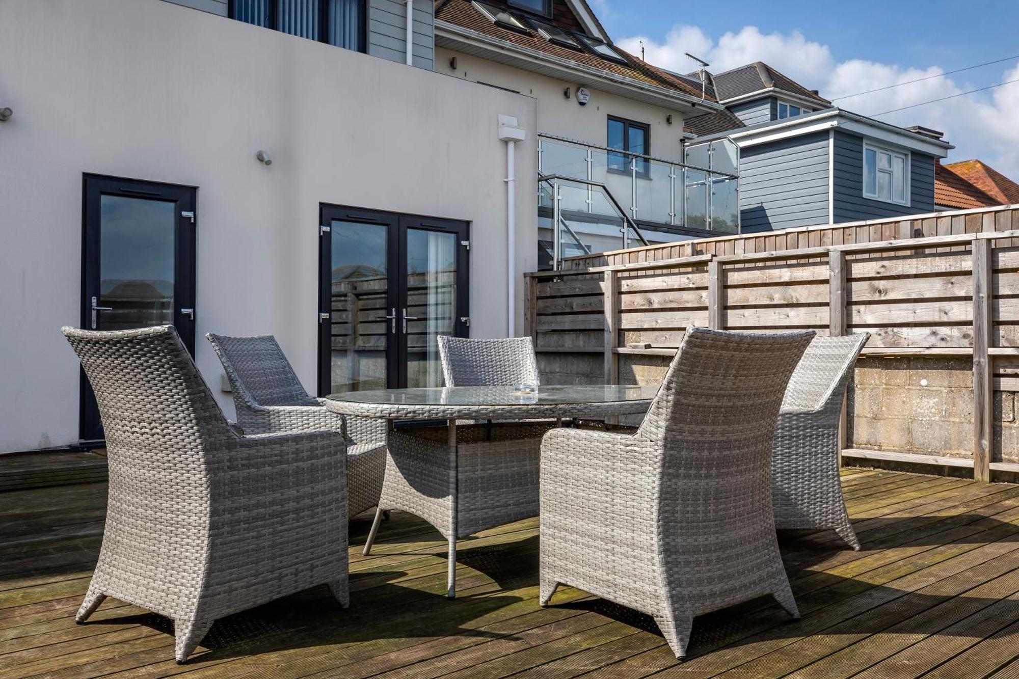 Luxury 3 Bed Apartment- Large Balcony With Seaviews Apartment *