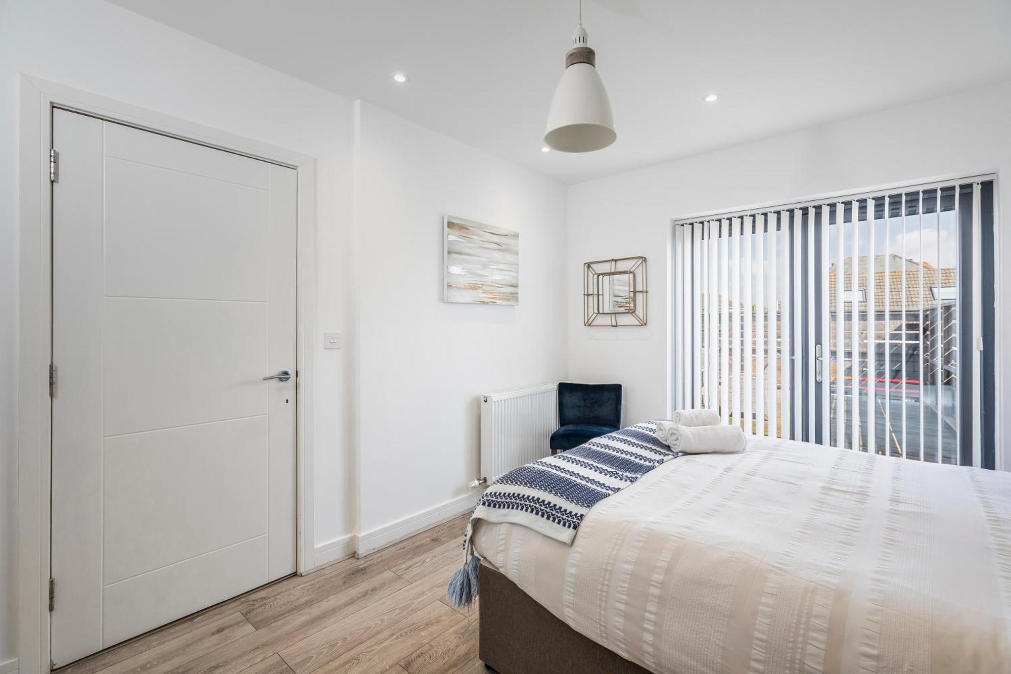 Luxury 3 Bed Apartment- Large Balcony With Seaviews * Bournemouth