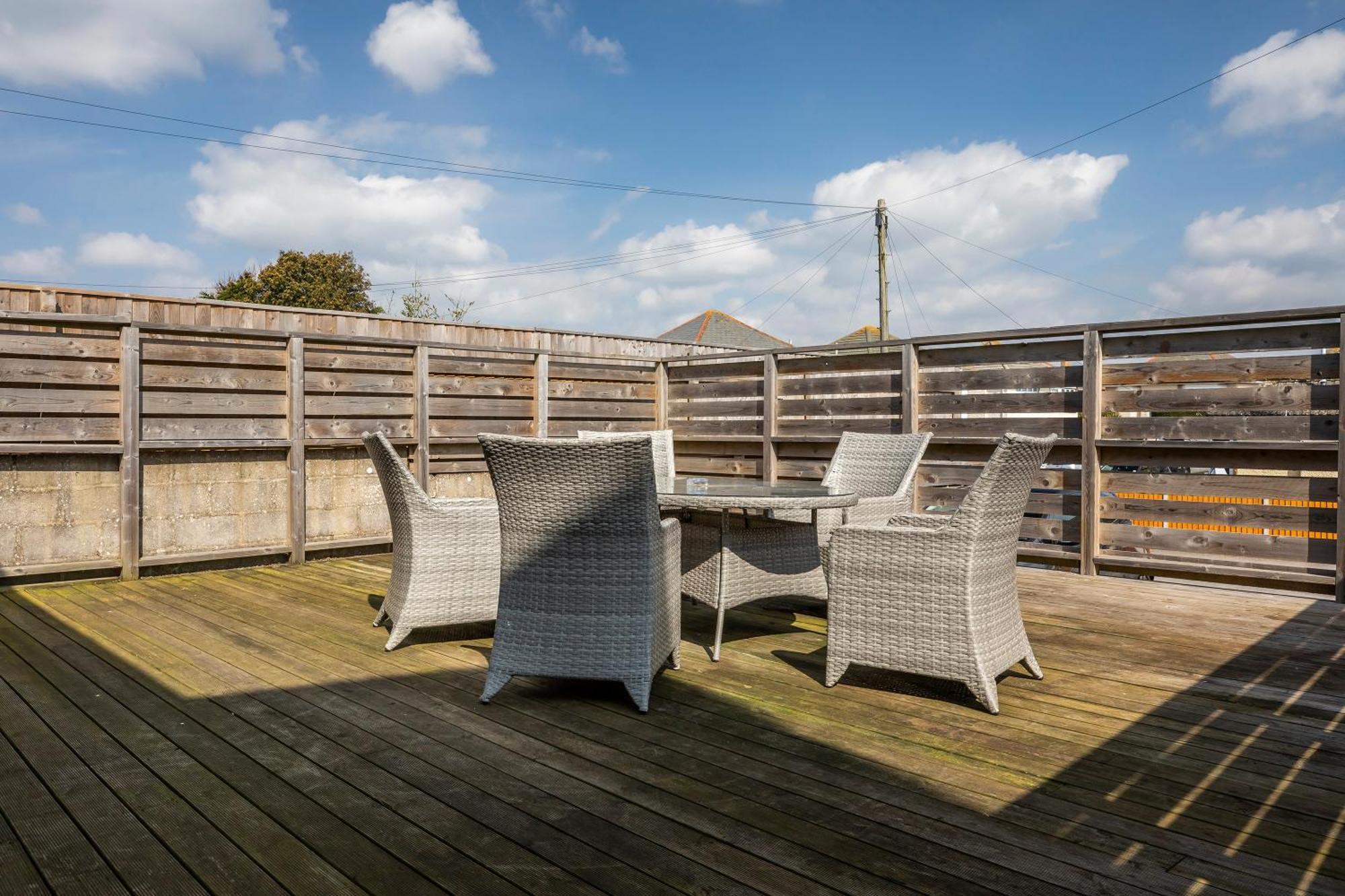 Apartment Luxury 3 Bed Apartment- Large Balcony With Seaviews
