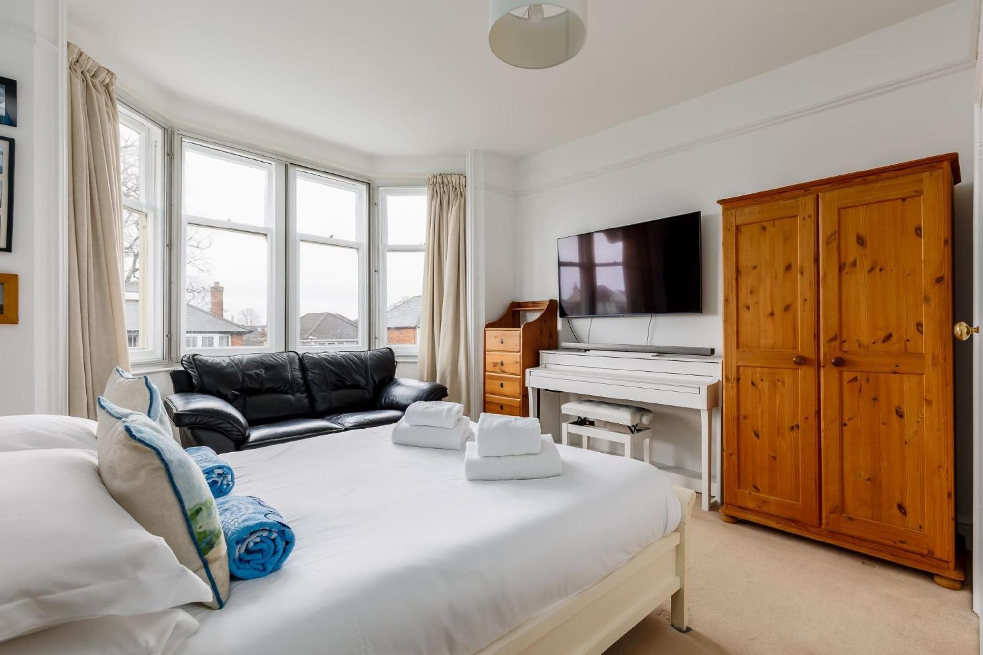 Lime Tree House-poole Holiday home