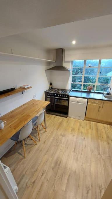 Unique House With Up To 3 Self Contained Living Areas Holiday home