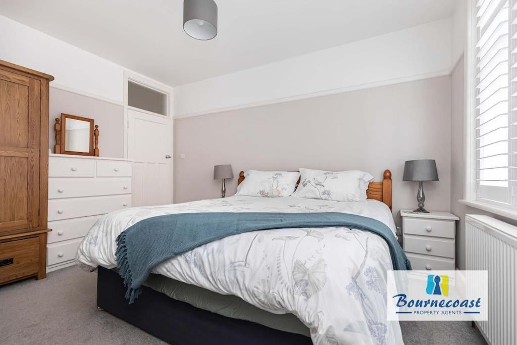 Bournecoast: Spacious Flat Near Beach/shops-fm9582