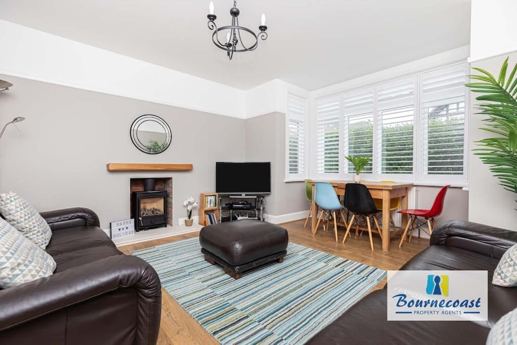 Bournecoast: Spacious Flat Near Beach/shops-fm9582