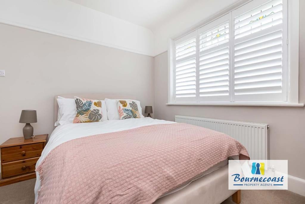 Bournecoast: Spacious Flat Near Beach/shops-fm9586 *