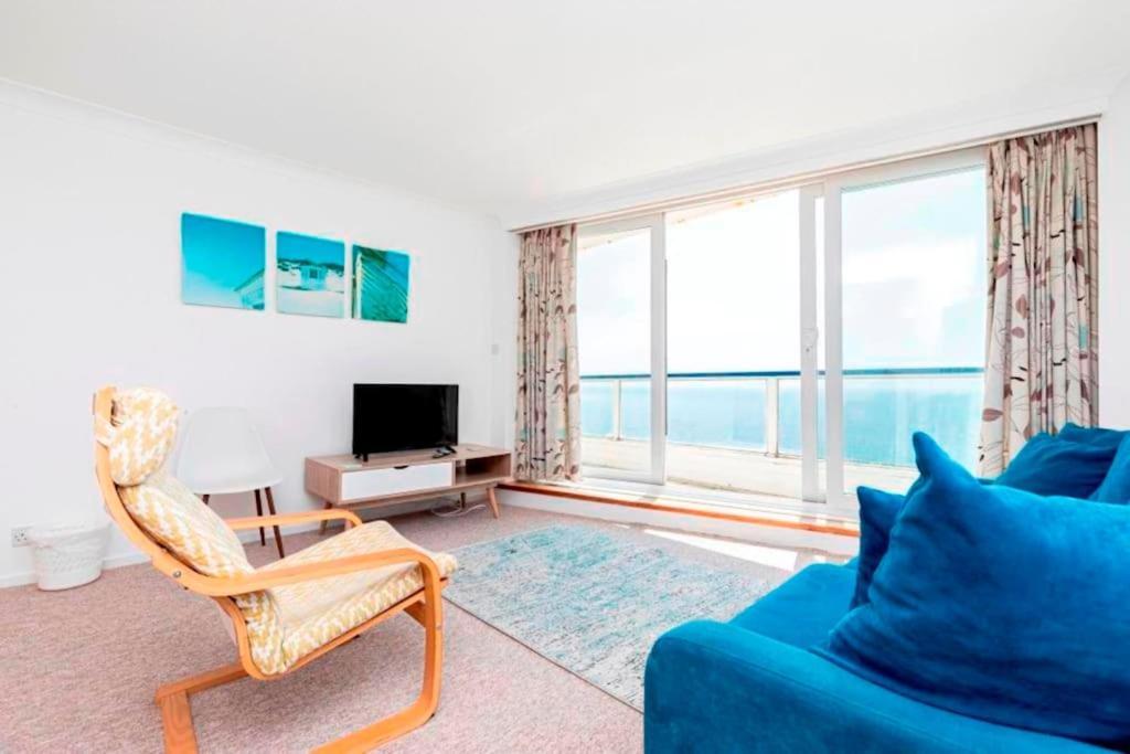Bournecoast: Sandy Beach, Balcony, Sea View-fm1410 Apartment