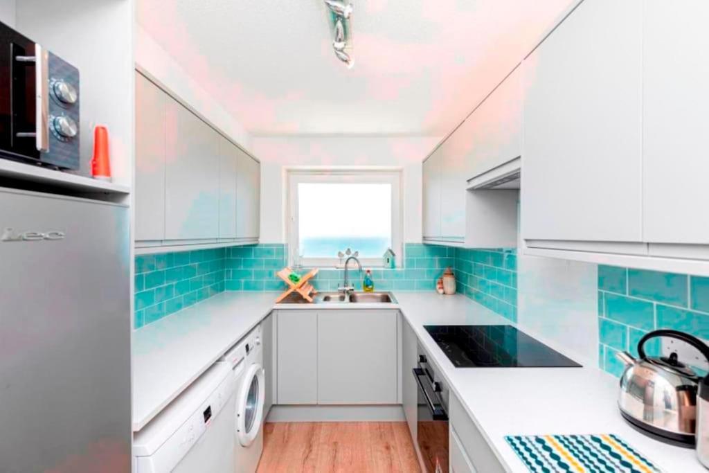 Bournecoast: Sandy Beach, Balcony, Sea View-fm1410 Apartment *