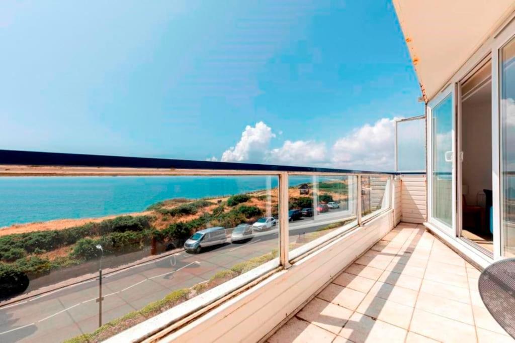Bournecoast: Sandy Beach, Balcony, Sea View-fm1410