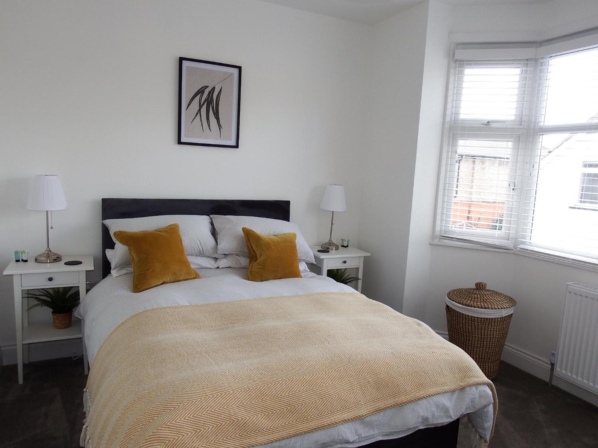 Newly Renovated 3 Bedroom Victorian Detached House Holiday home *