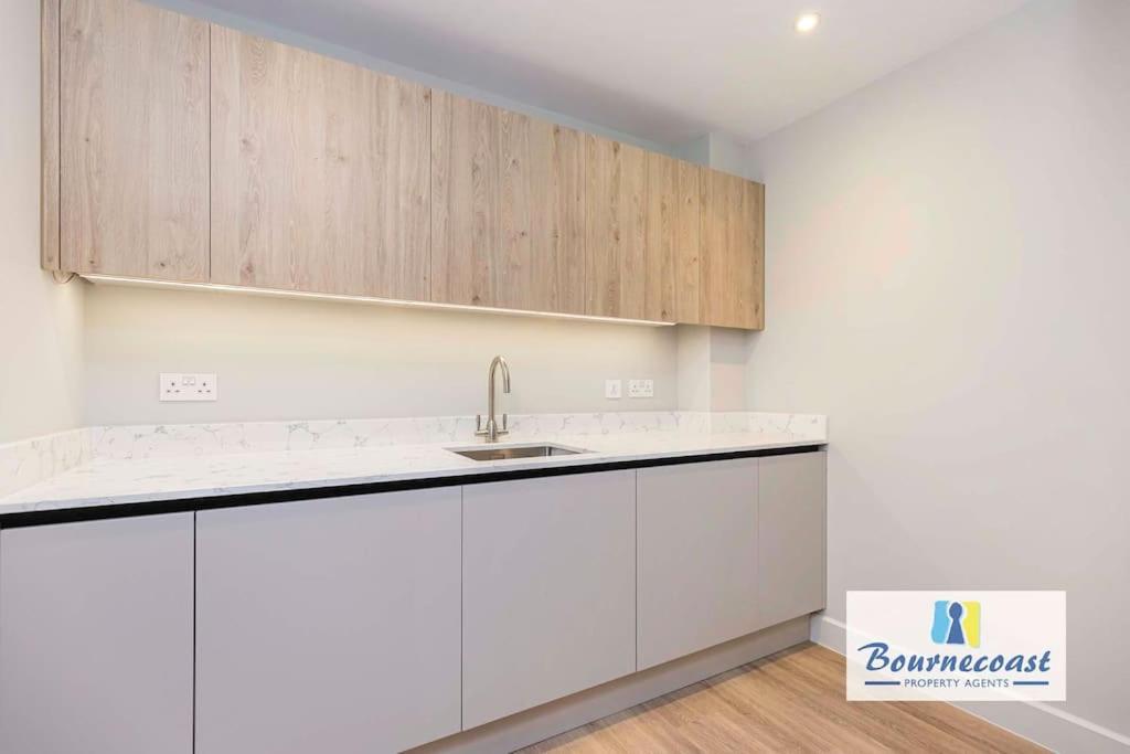 Bournecoast - Brand New Clifftop With Balcony - Fm9574