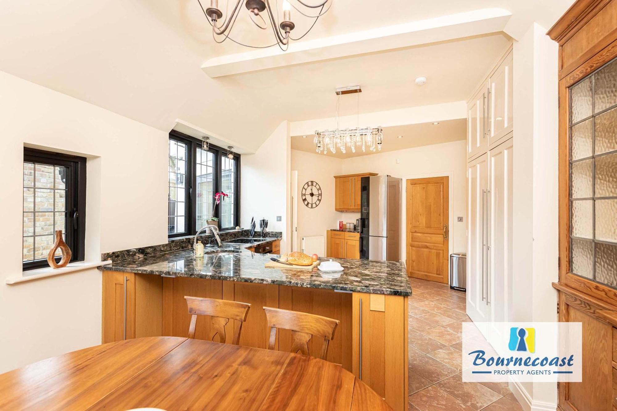 Bournecoast: Beachfront With Sea View -hb9555