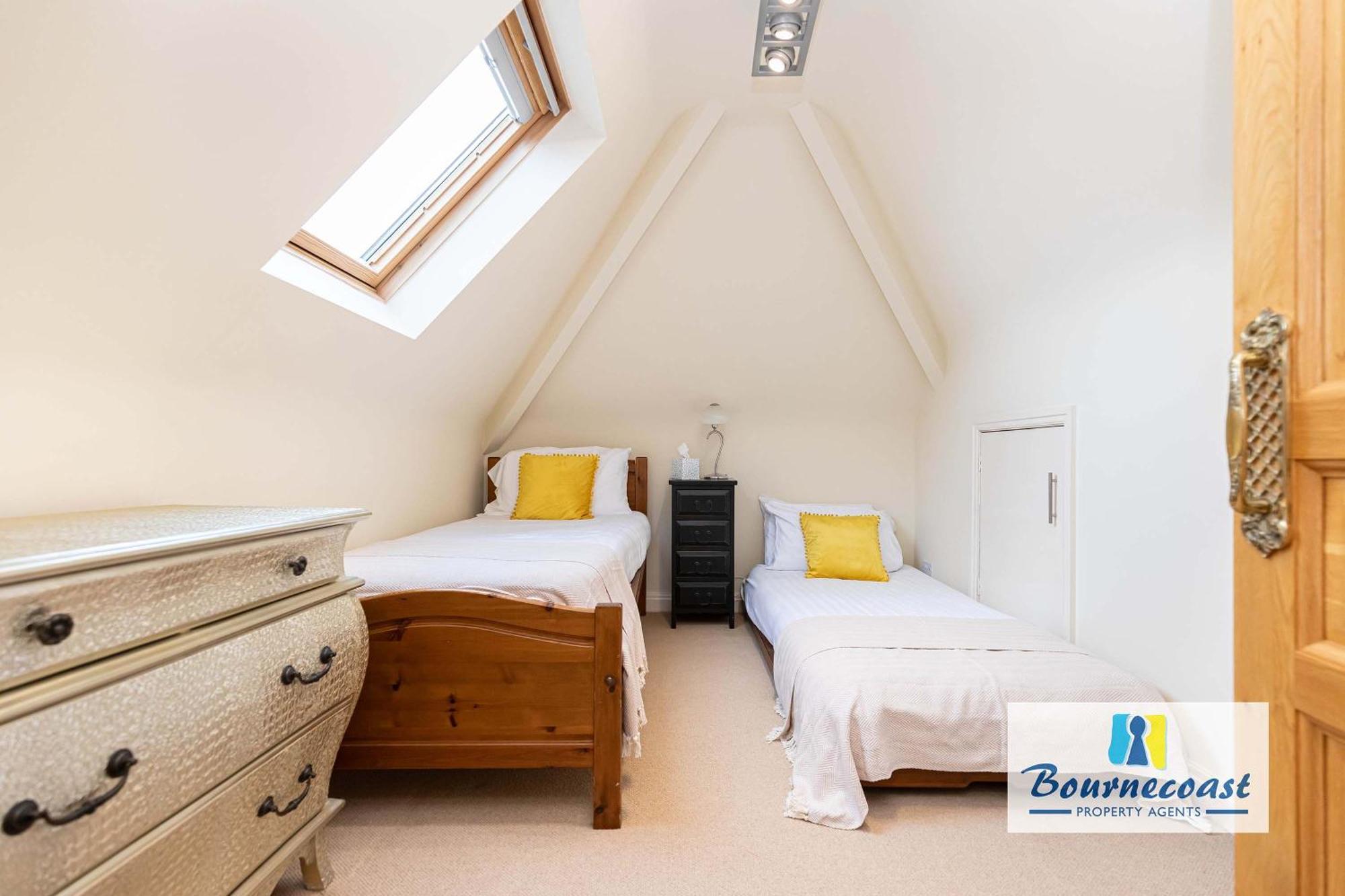 Bournecoast: Beachfront With Sea View -hb9555 Holiday home Bournemouth