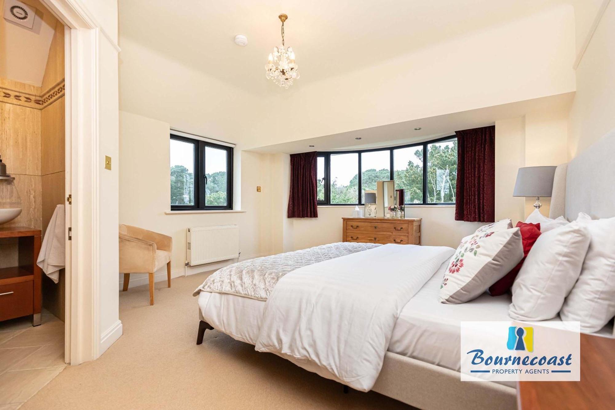 Bournecoast: Beachfront With Sea View -hb9555