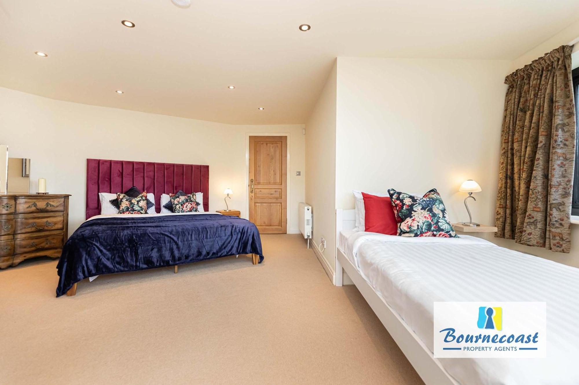 Bournecoast: Beachfront With Sea View -hb9555 Holiday home *