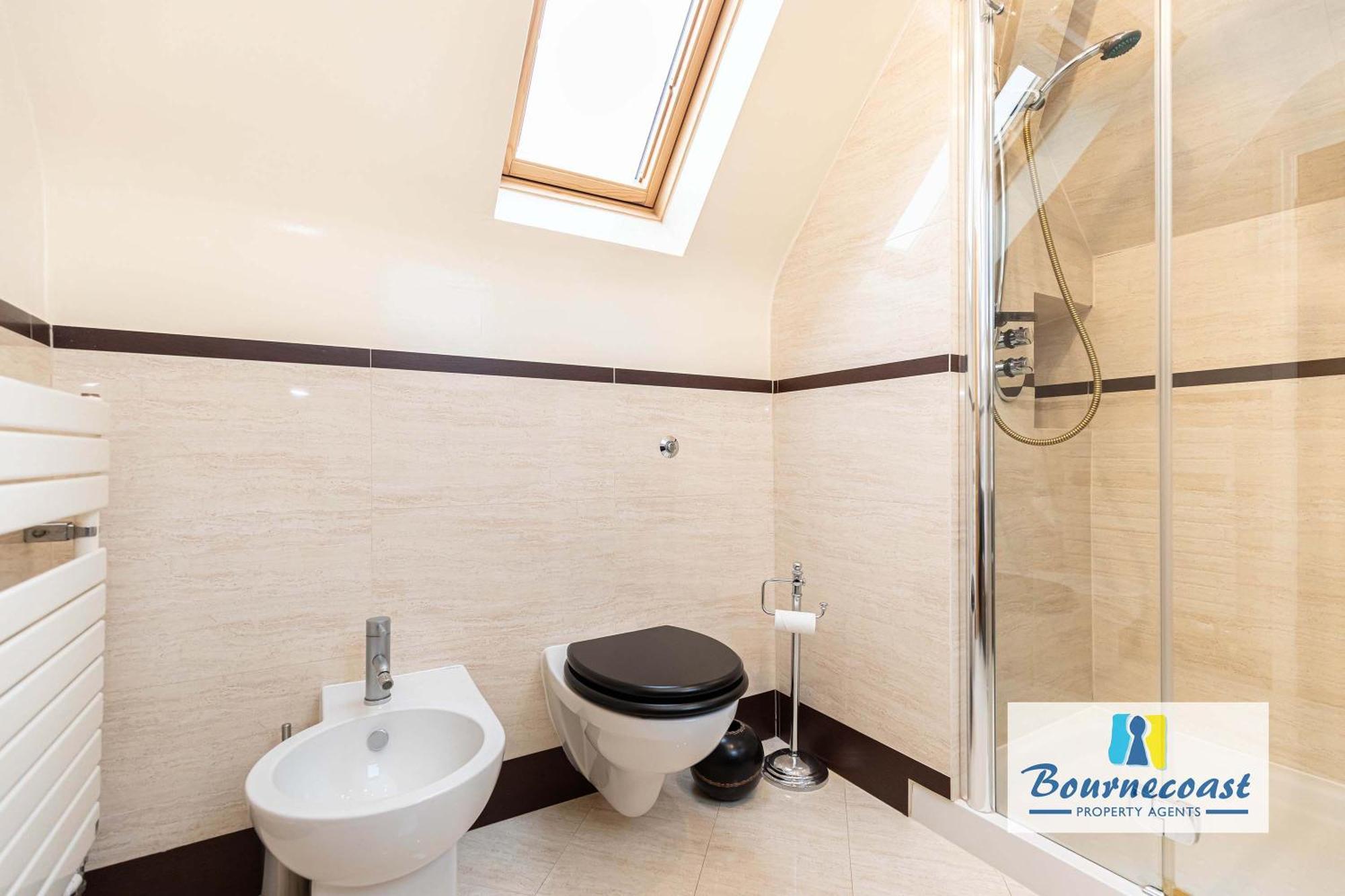 Bournecoast: Beachfront With Sea View -hb9555 Holiday home
