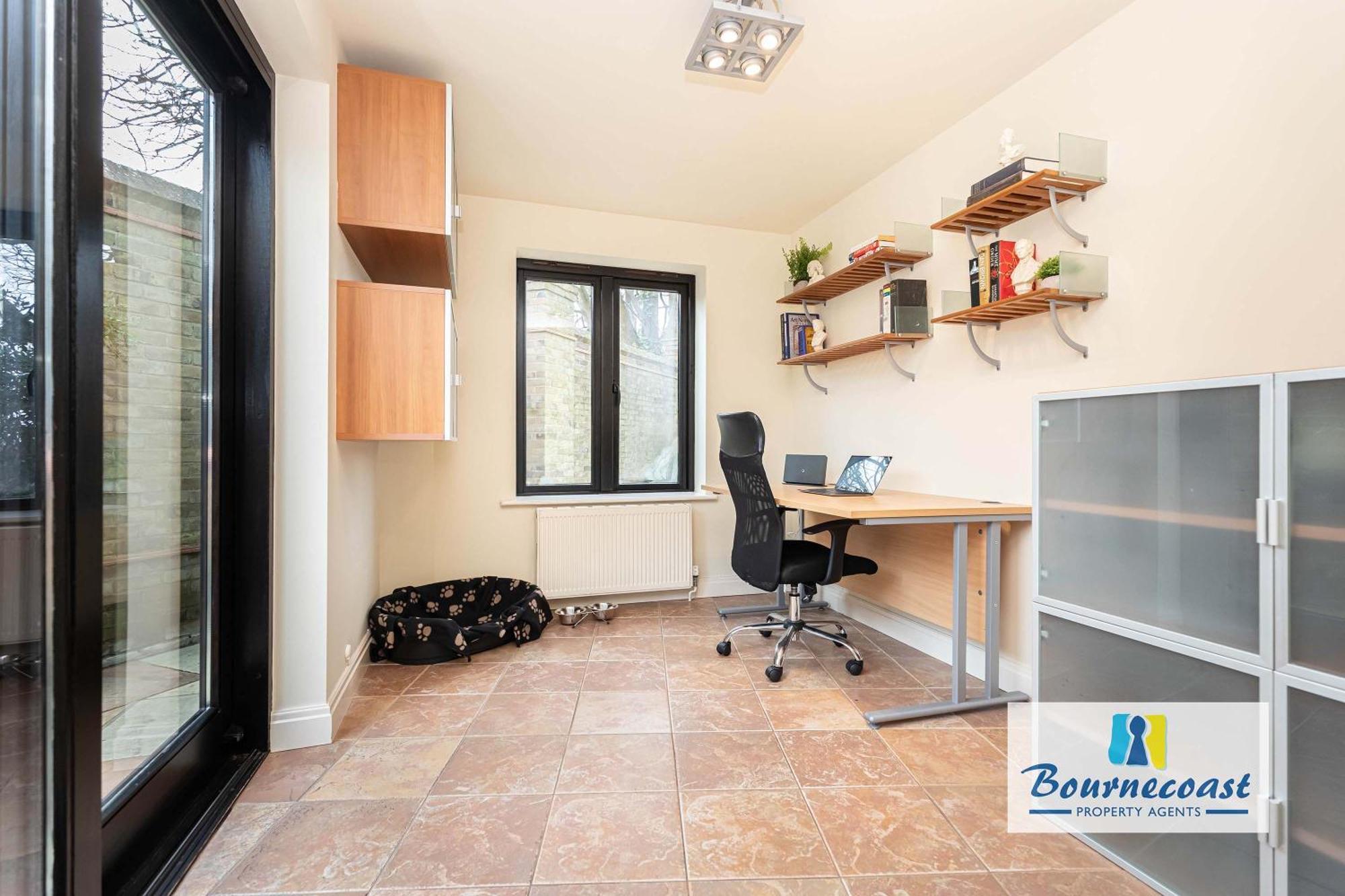 Bournecoast: Beachfront With Sea View -hb9555 *