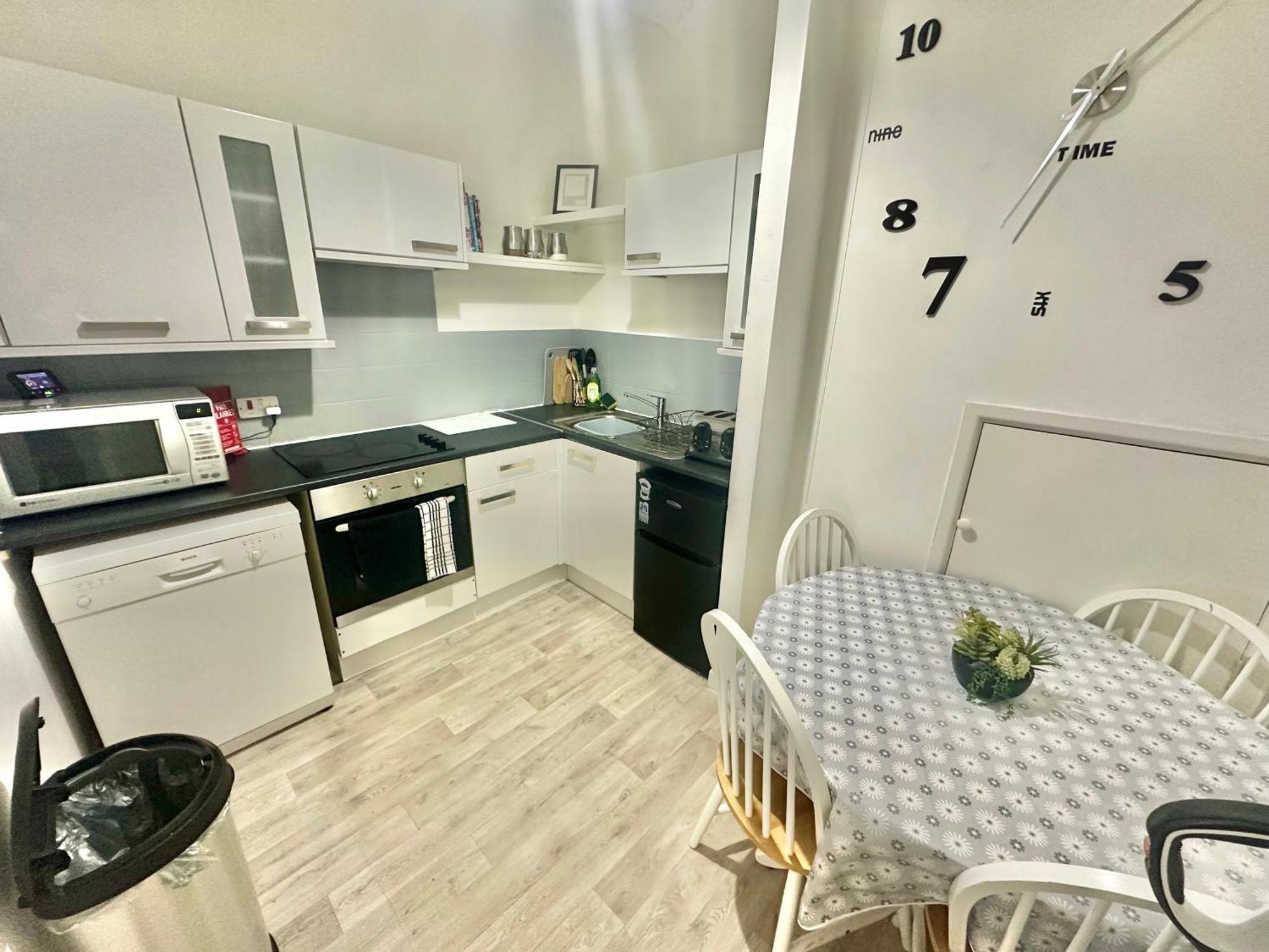 Homely In The Heart Of Town Centre - Sleeps 6 Apartment Bournemouth