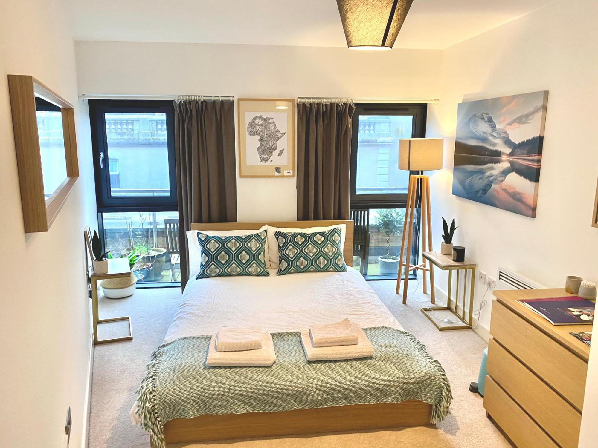 Homestay Modern, Spacious Flat In The Heart Of Bournemouth. *