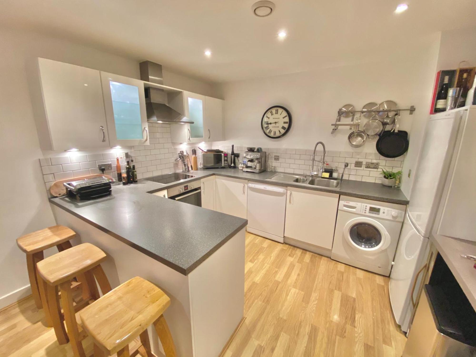 Modern, Spacious Flat In The Heart Of Bournemouth. Homestay