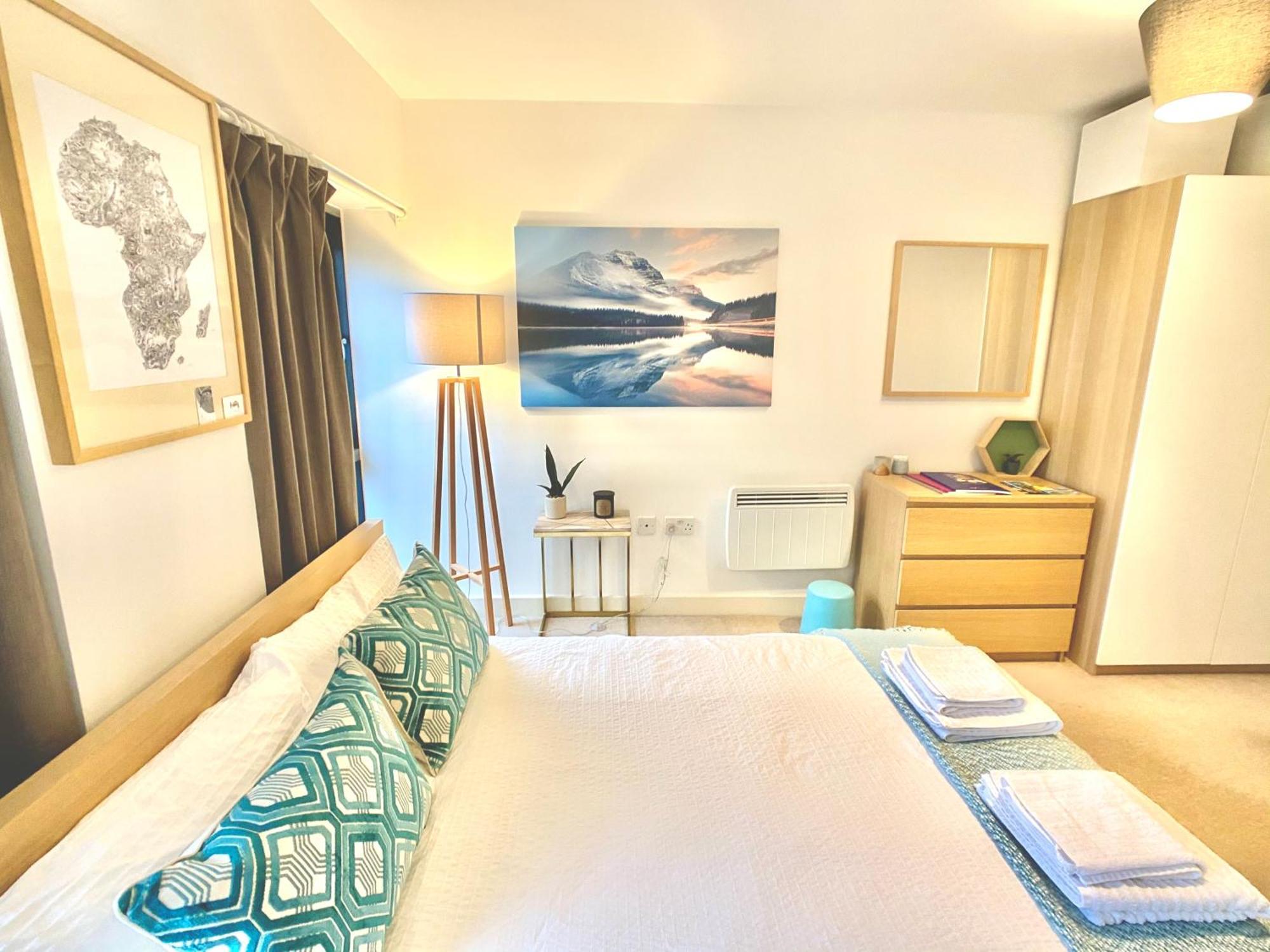 Homestay Modern, Spacious Flat In The Heart Of Bournemouth. *