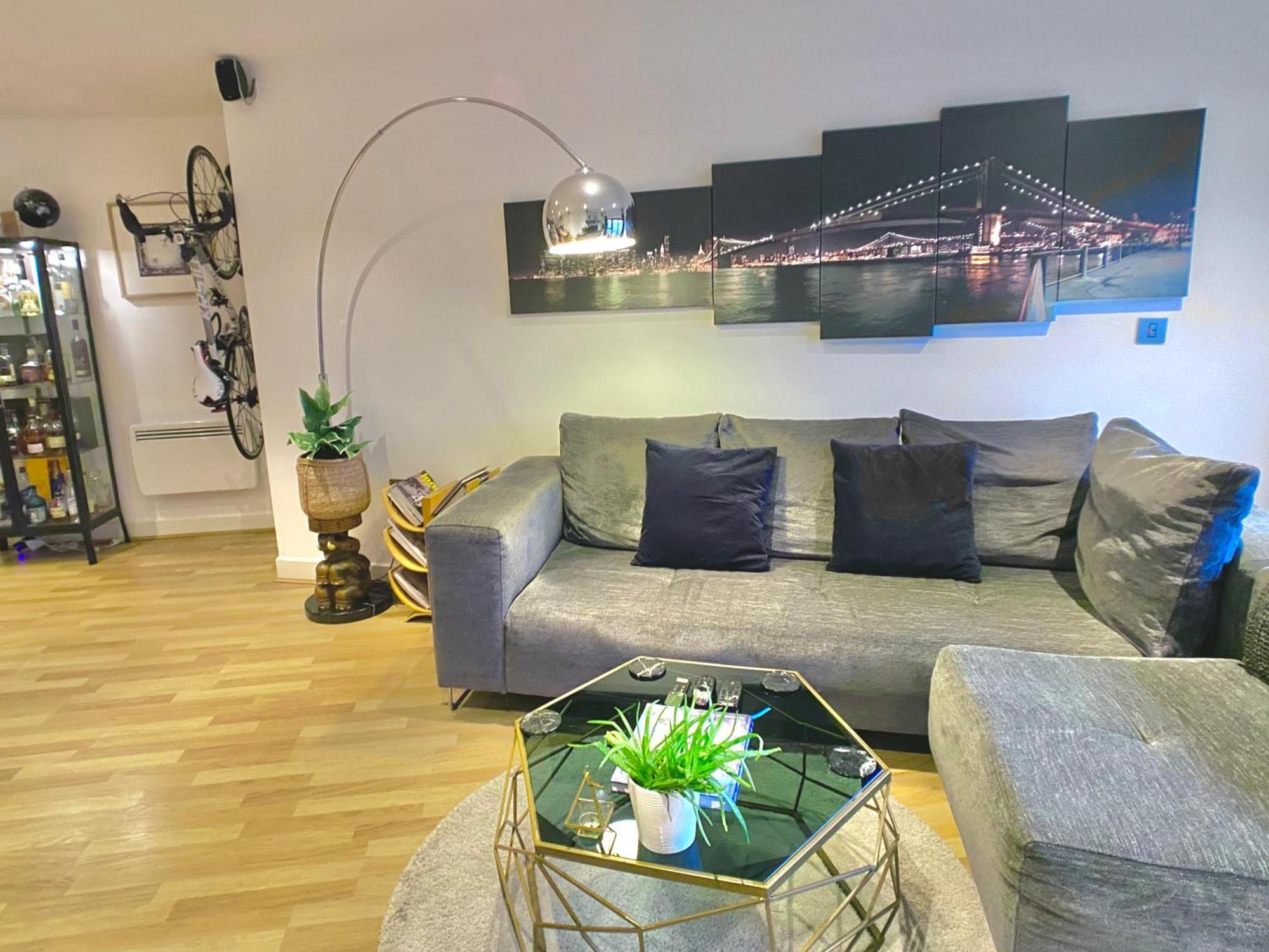 Modern, Spacious Flat In The Heart Of Bournemouth. Homestay *