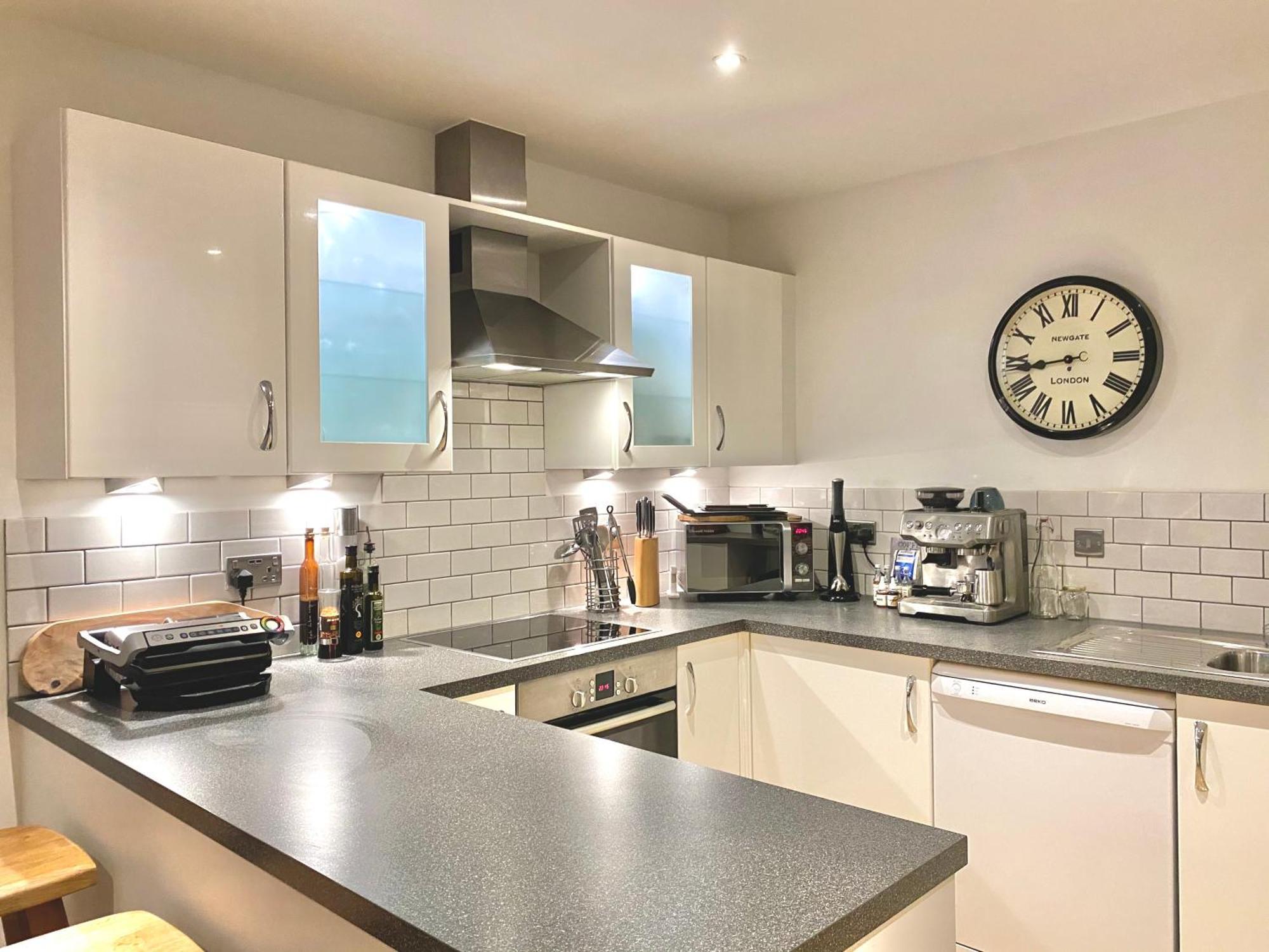 Modern, Spacious Flat In The Heart Of Bournemouth. *