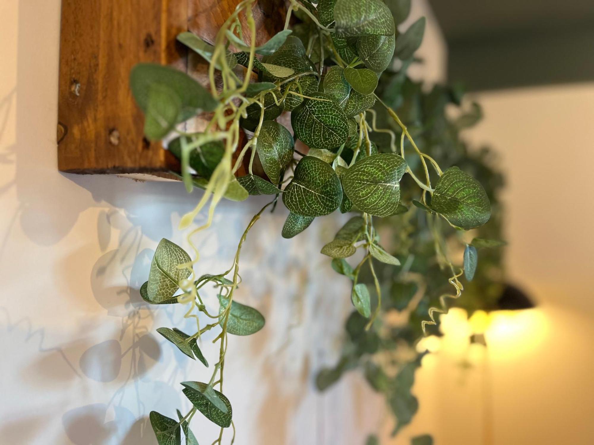 Apartment The Gallery - Town Centre - 5 Minute Walk - Superfast Wifi - Outdoor Terrace - Sleeps Up To 6 - Netflix - Contractor Friendly - Short & Long - Coffee Machine *