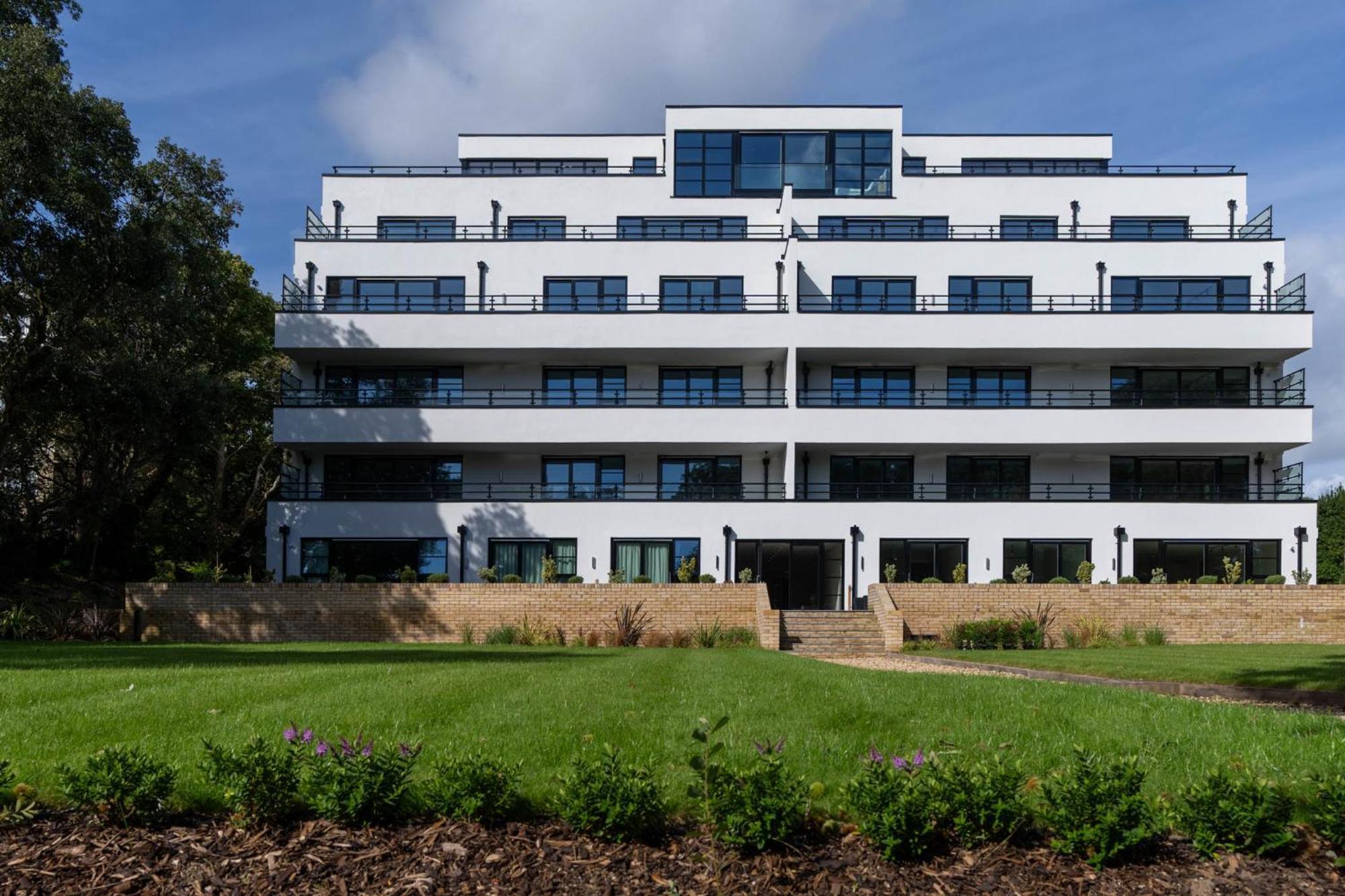 Bournecoast - Brand New Clifftop With Balcony - Fm9574