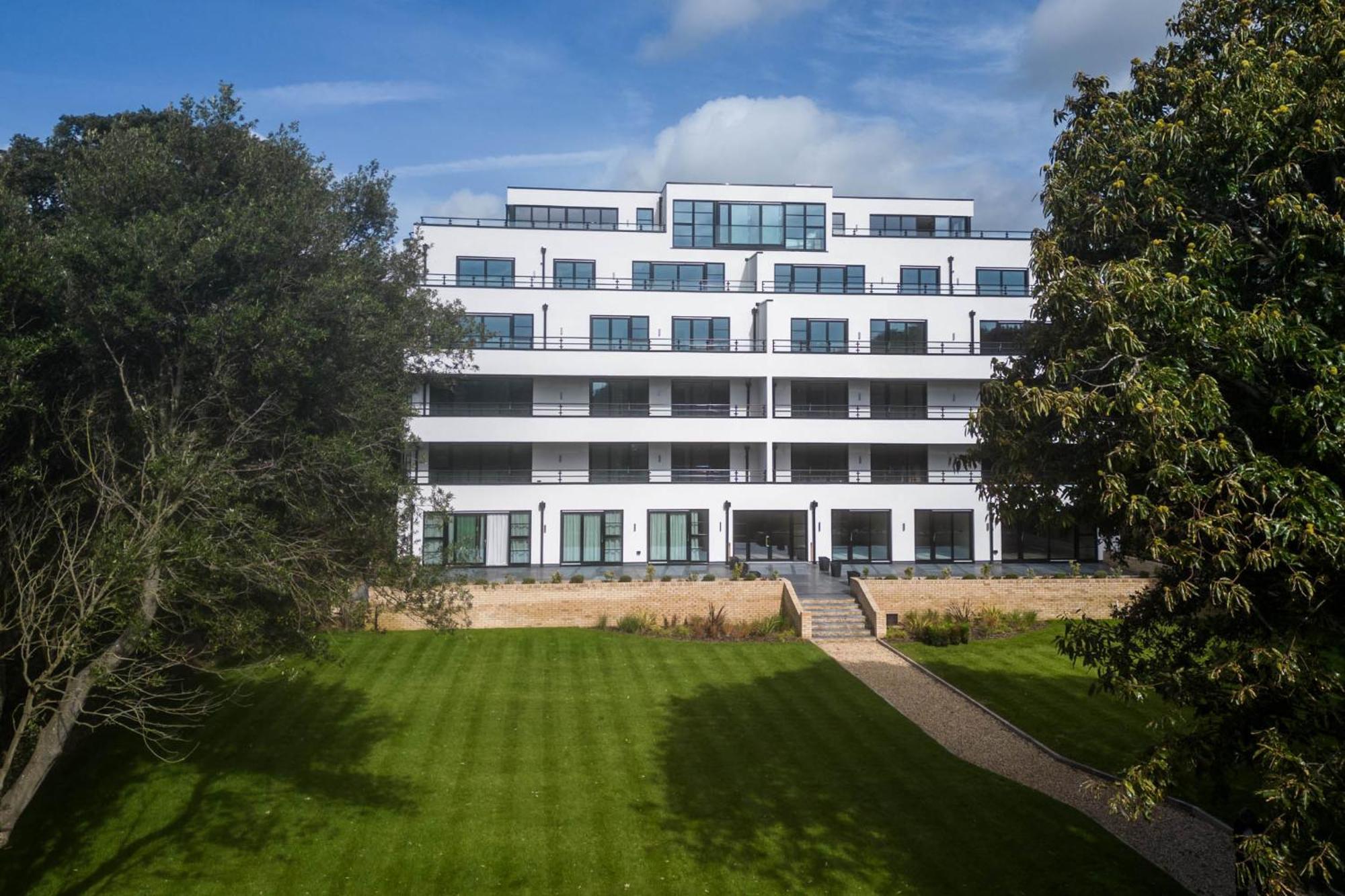 Bournecoast - Brand New Clifftop With Balcony - Fm9574