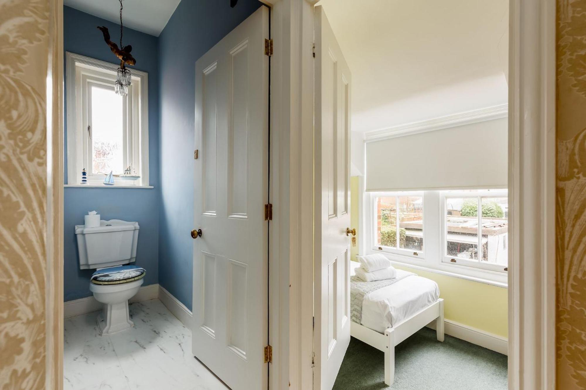 Lime Tree House-poole Holiday home