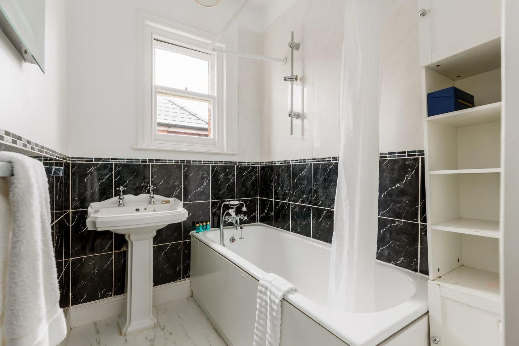 Lime Tree House-poole *
