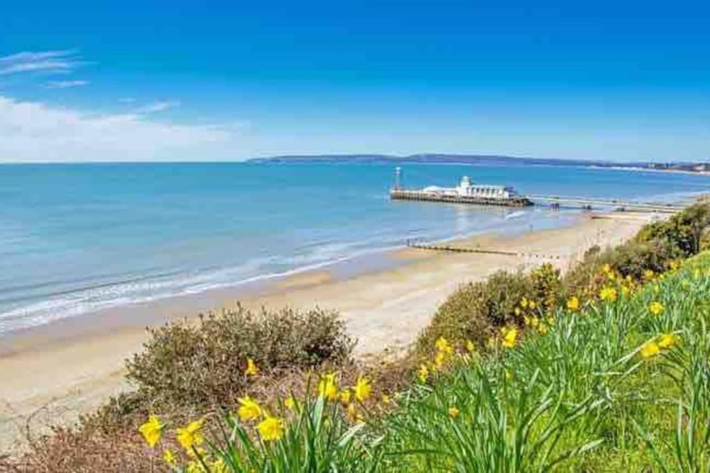 Sea Views, 2 Bed, Lift, Close To Shops Apartment Bournemouth