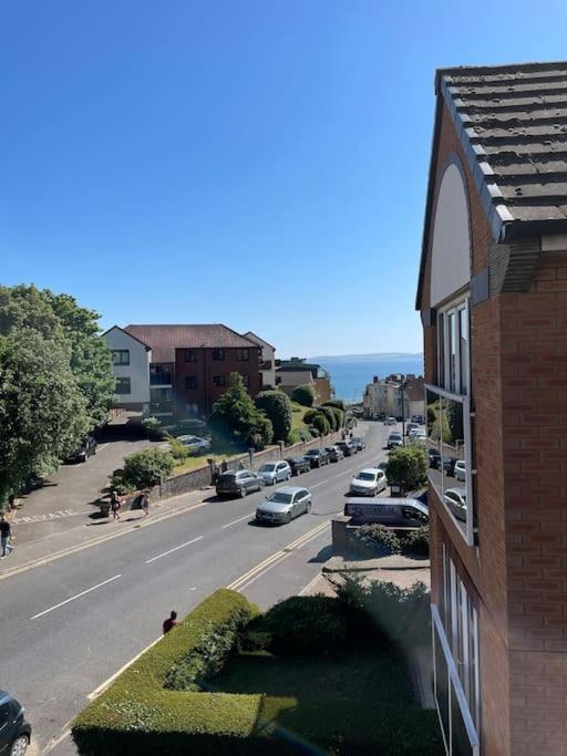 Sea Views, 2 Bed, Lift, Close To Shops Apartment *