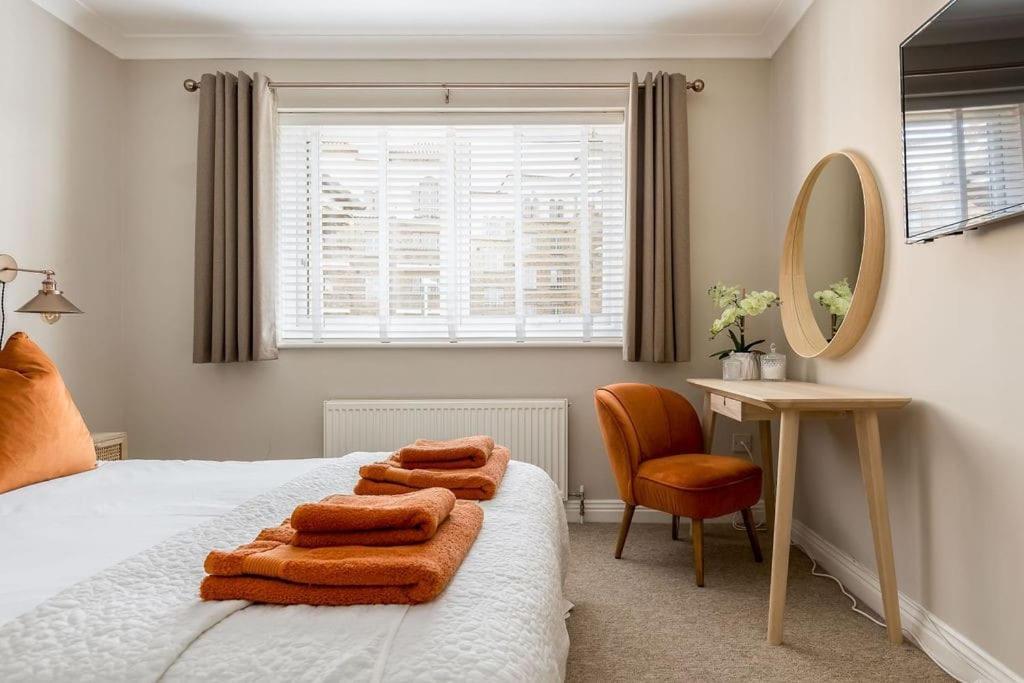 Sea Views, 2 Bed, Lift, Close To Shops Apartment