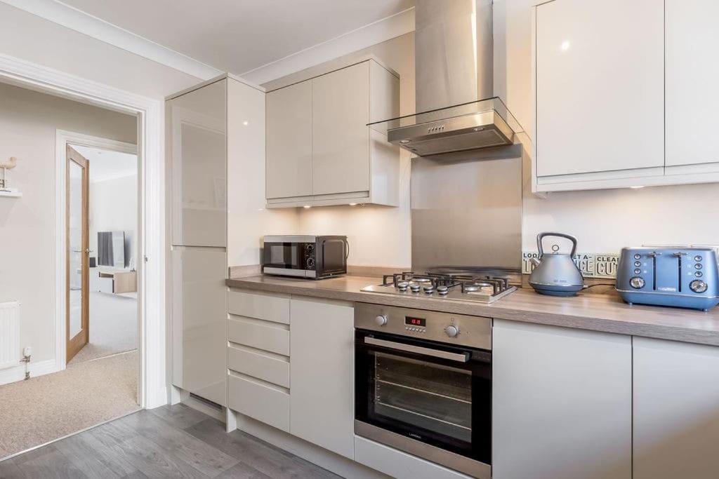 Sea Views, 2 Bed, Lift, Close To Shops * Bournemouth