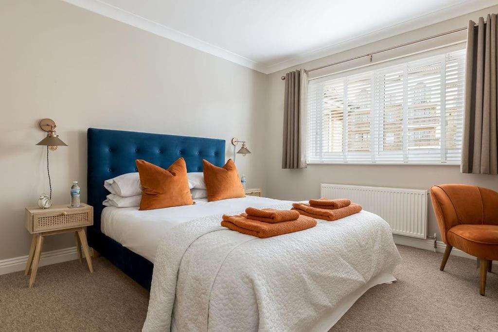 Sea Views, 2 Bed, Lift, Close To Shops Apartment