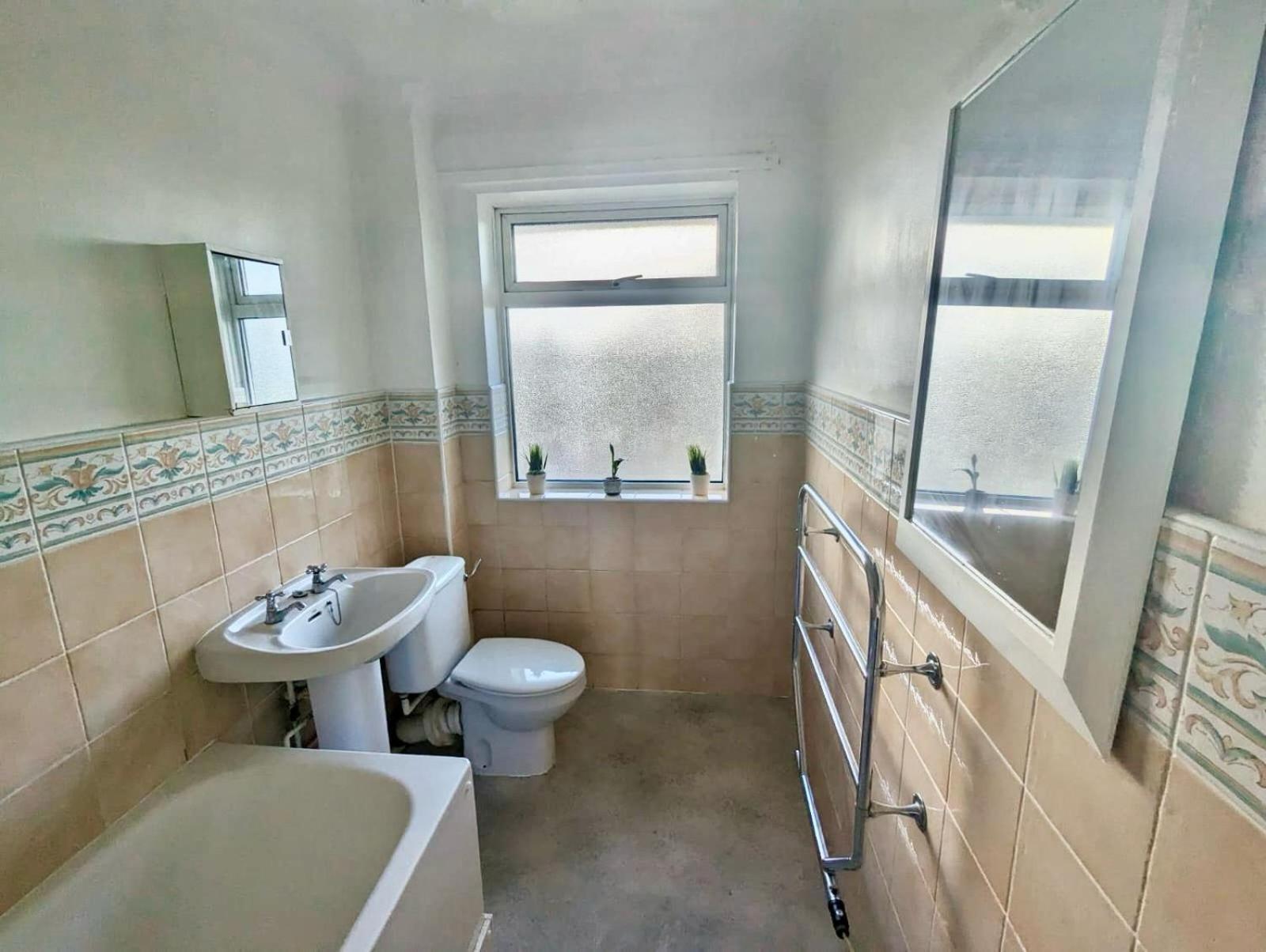 Spacious 2 Bedroom 5 People Near Apartment