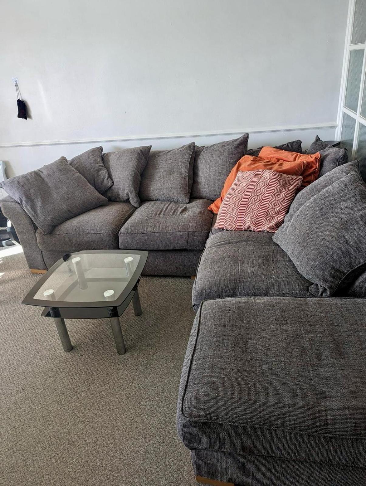 Spacious 2 Bedroom 5 People Near Apartment *