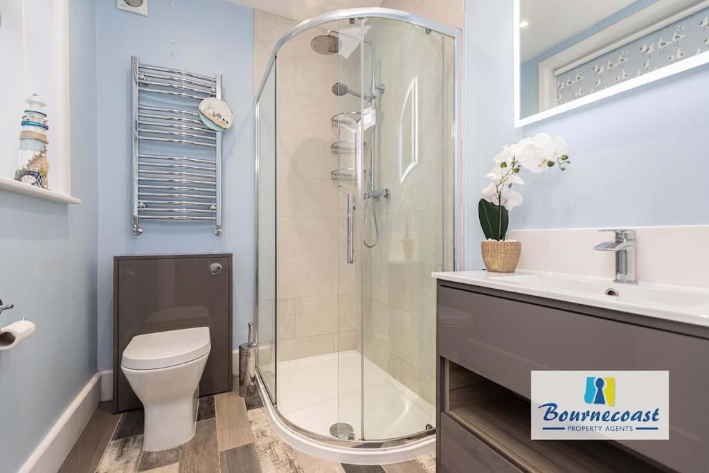 Bournecoast: Spacious Flat Near Beach/shops-fm9582 Apartment