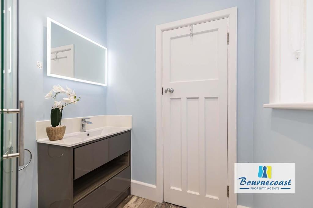 Apartment Bournecoast: Spacious Flat Near Beach/shops-fm9582 Bournemouth