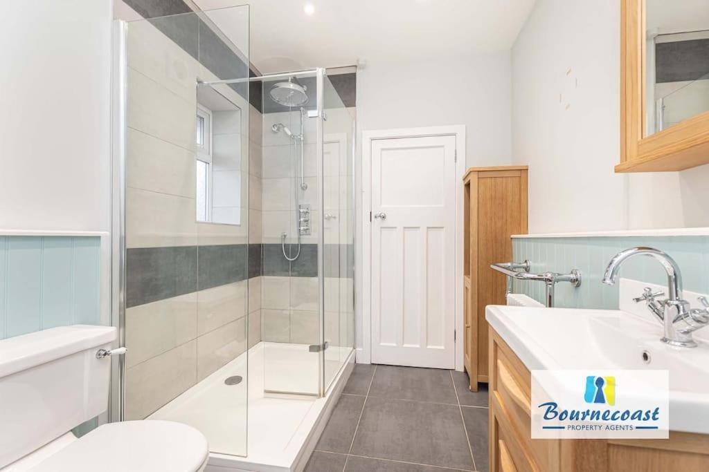 Apartment Bournecoast: Spacious Flat Near Beach/shops-fm9586 Bournemouth